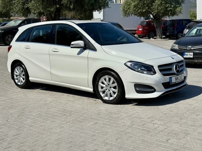 Mercedes-Benz B 180
