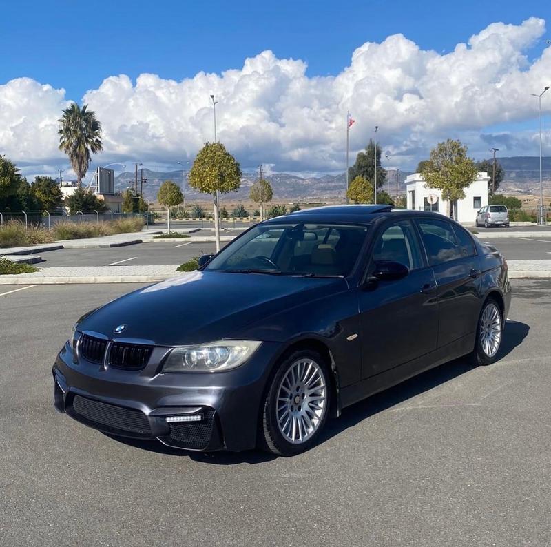 BMW 320i — 1/9