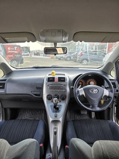 Toyota Auris — 6