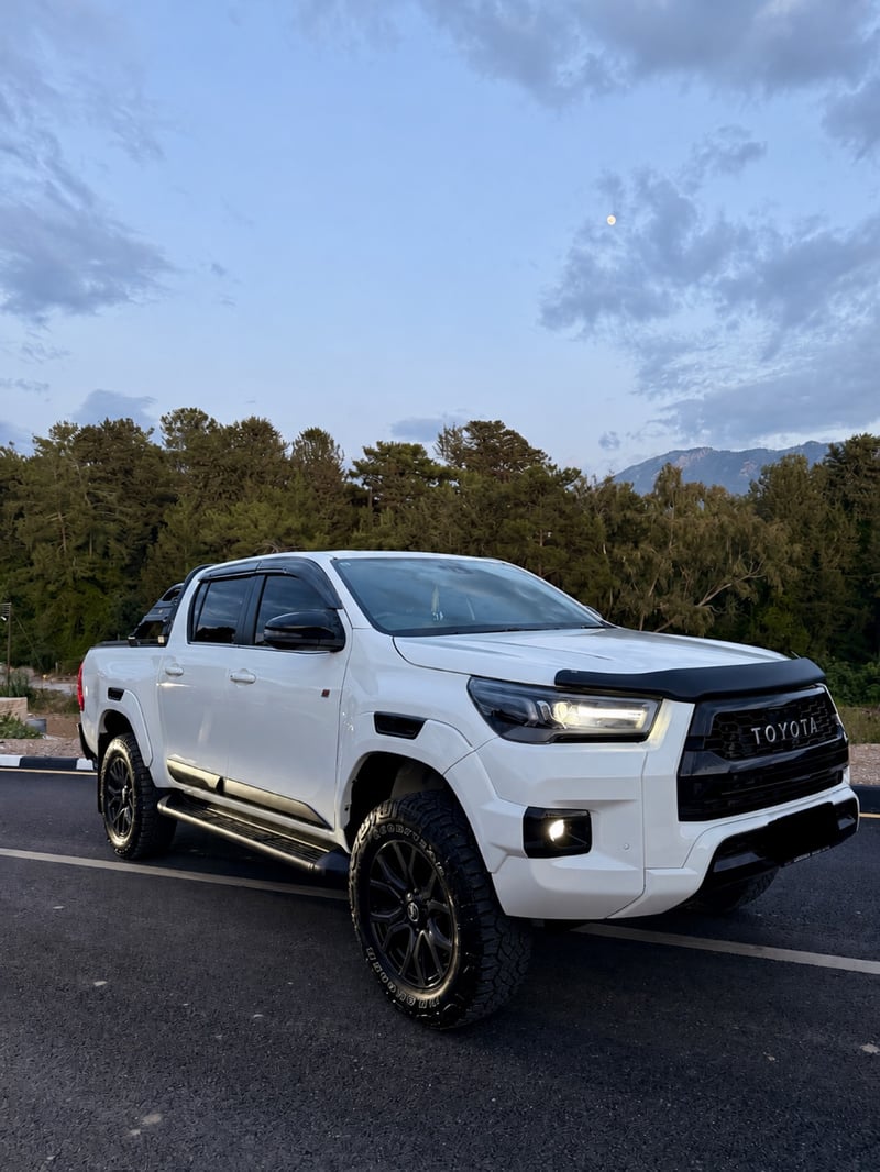Toyota Hilux — 2