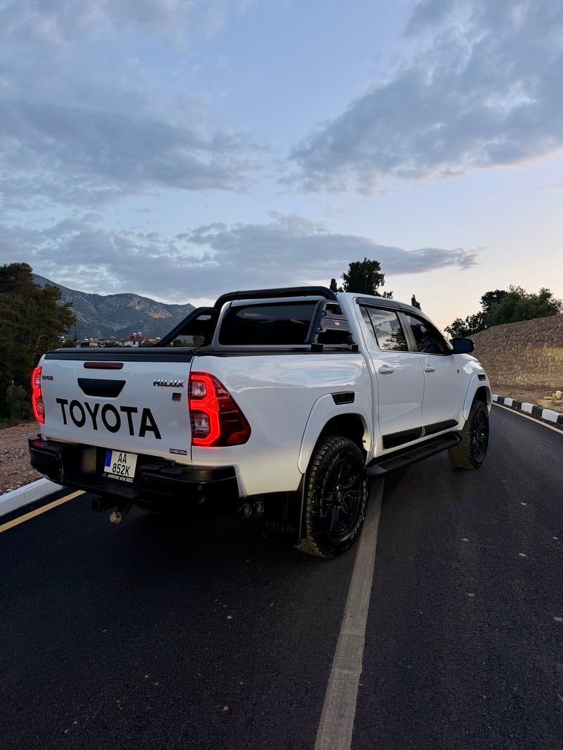 Toyota Hilux — 1