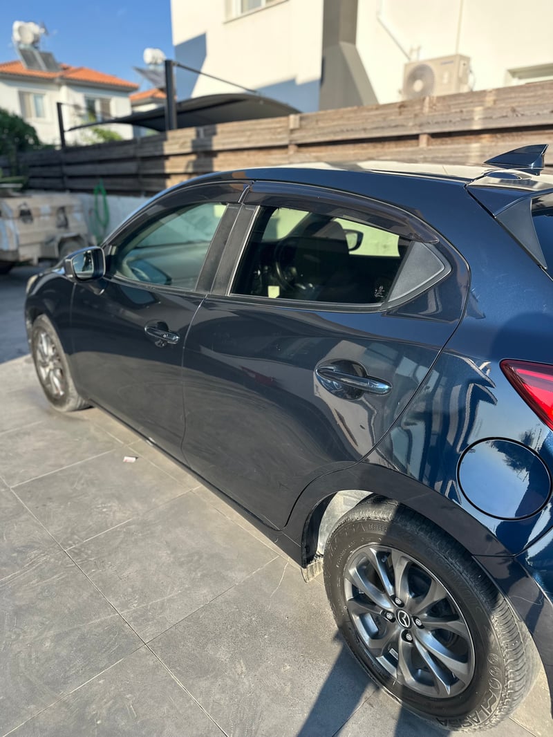 Mazda Demio — 6