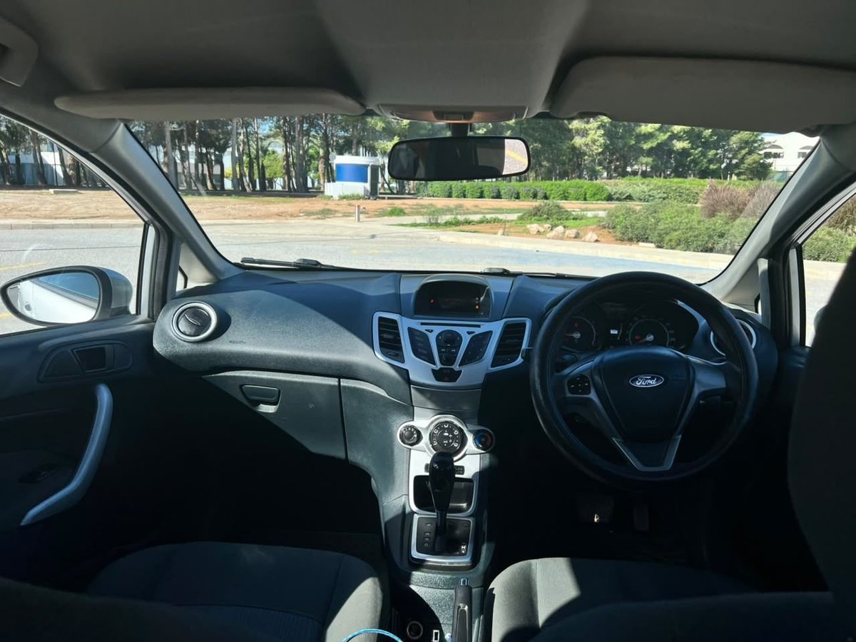 2012 Ford Fiesta 7