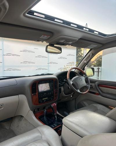 Toyota Land Cruiser — 7