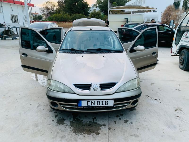Renault Megane — 1/3