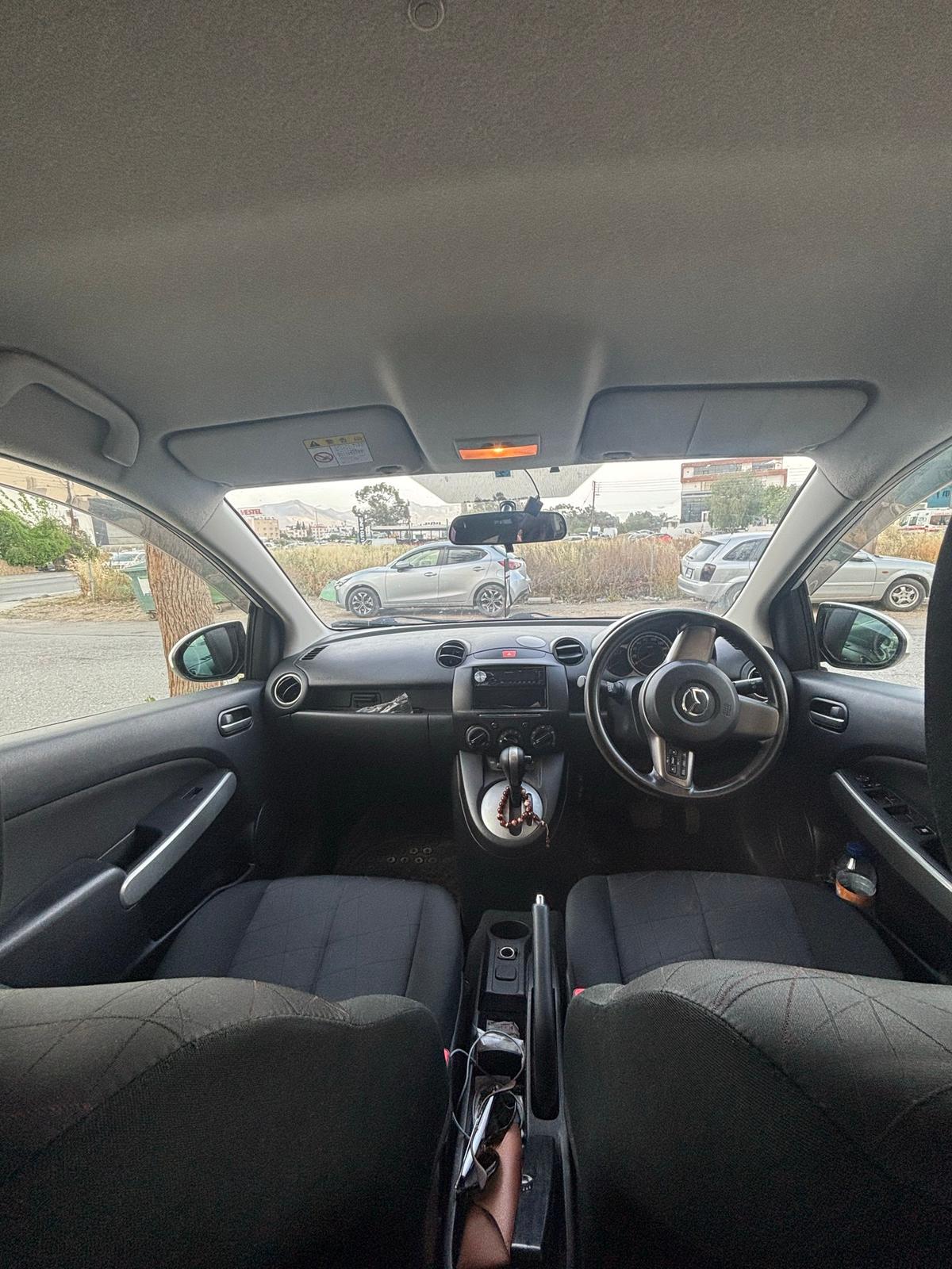 2013 Mazda Demio 6