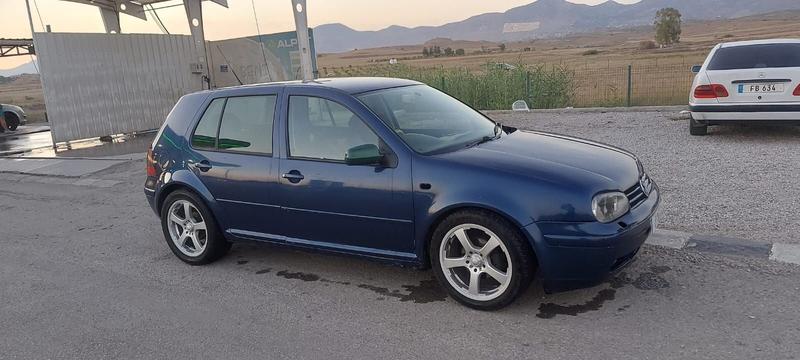Volkswagen Golf — 1/4