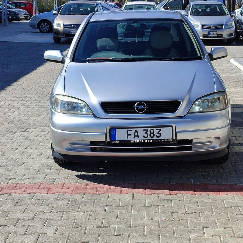 Opel Astra — 1/8