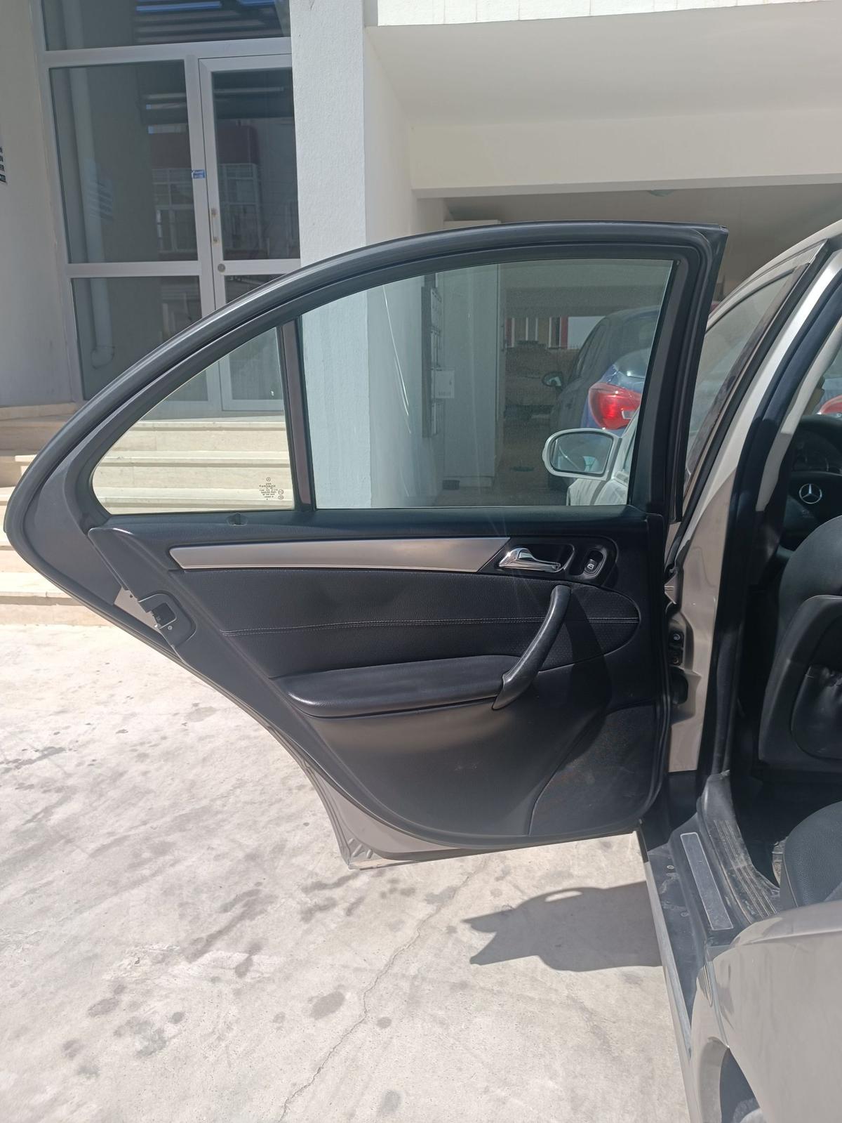 2004 Mercedes-Benz C 180 2