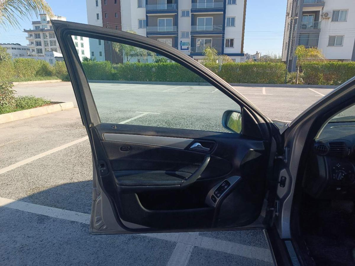 2004 Mercedes-Benz C 180 7