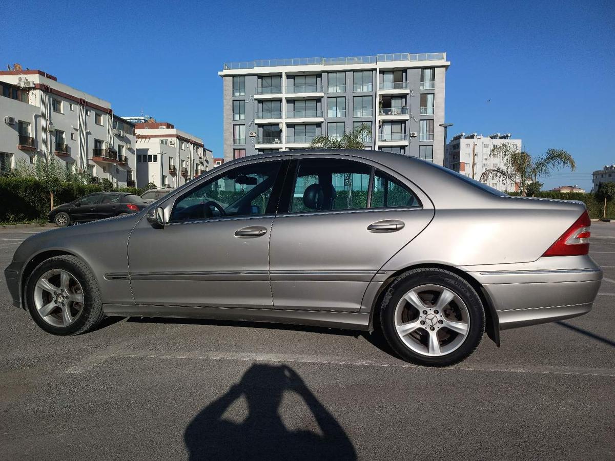 2004 Mercedes-Benz C 180 10