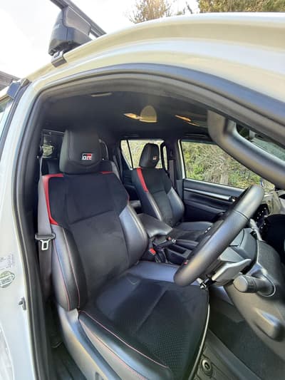 Toyota Hilux — 3