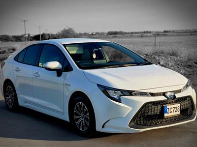 Toyota Corolla Hybrid — 1