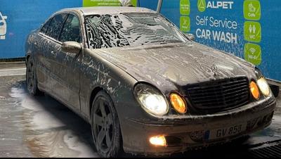Mercedes-Benz E 270 — 1