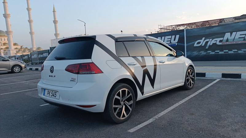 Volkswagen Golf — 1/8