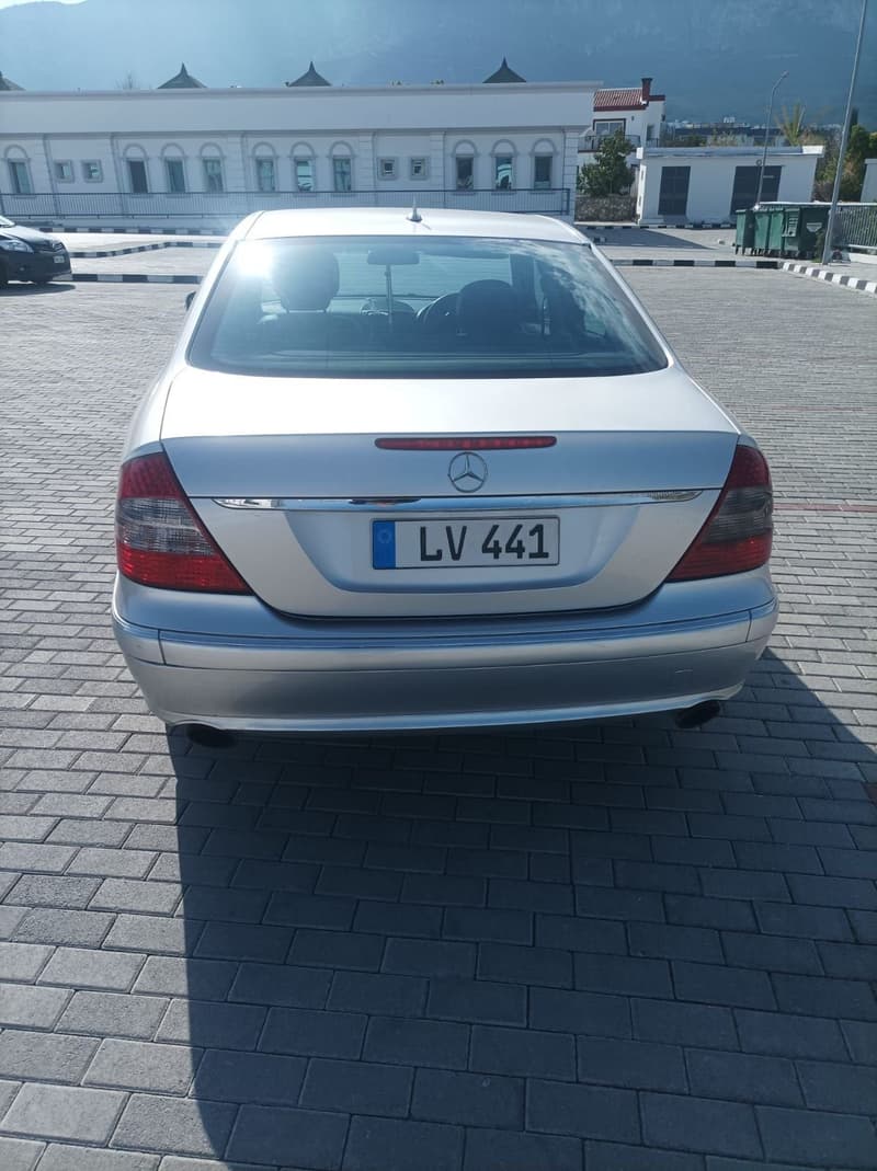 Mercedes-Benz E 220 — 1/10