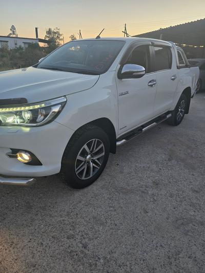 Toyota Hilux — 3