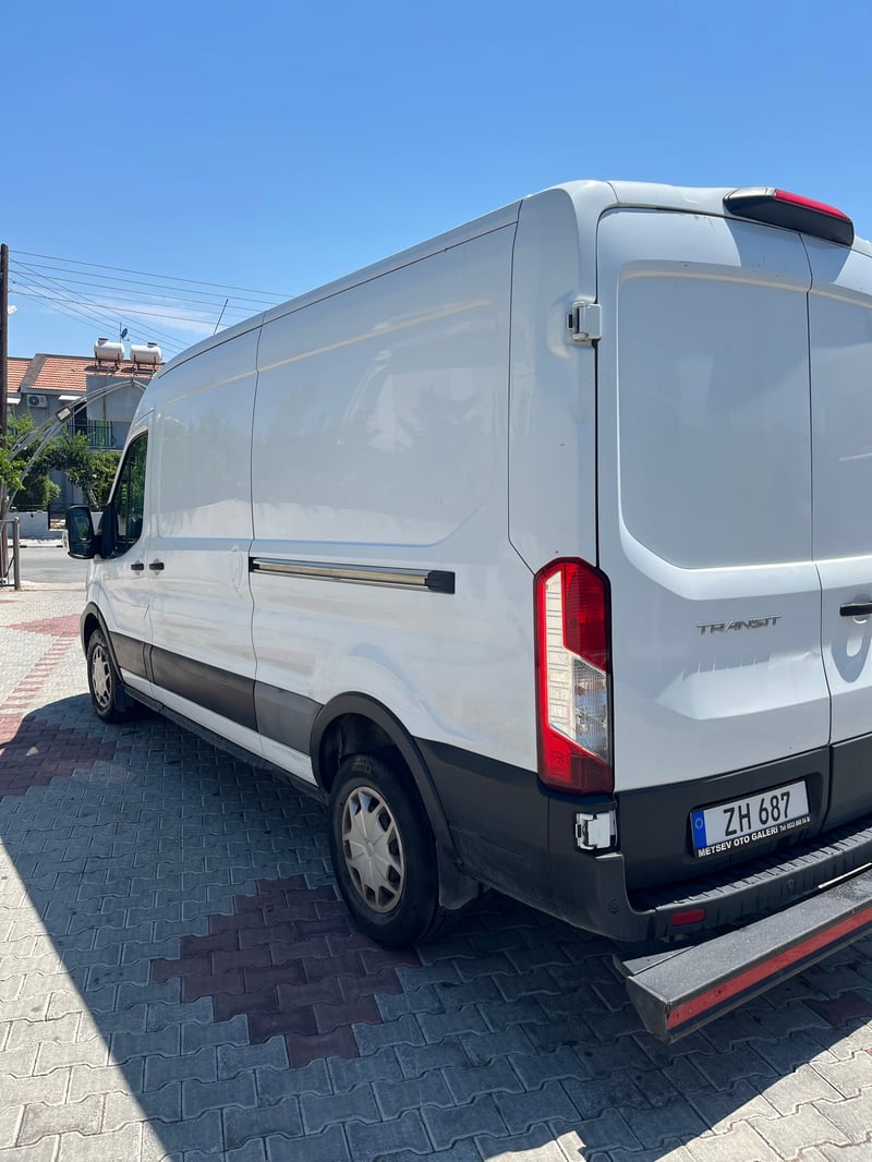 Ford Transit — 3