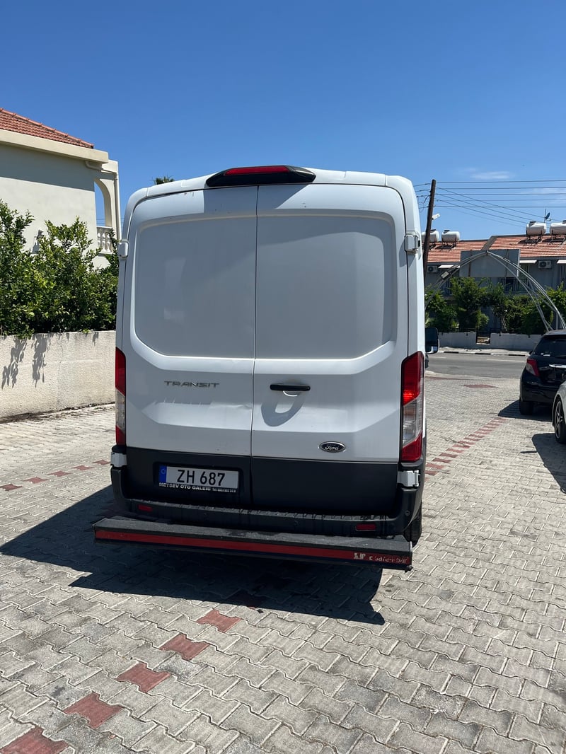 Ford Transit — 4