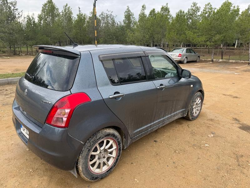 Suzuki Swift — 1/6