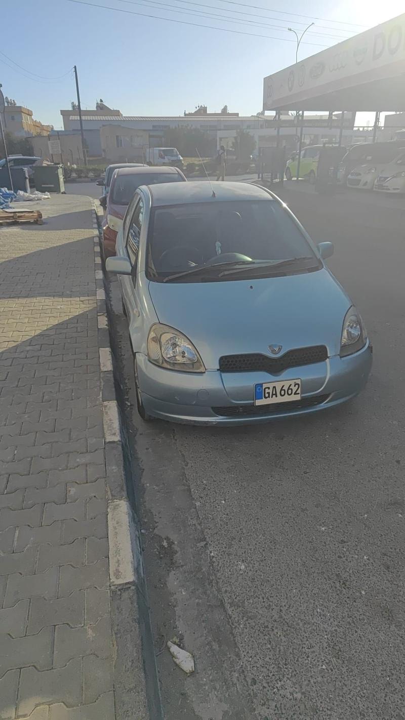 Toyota Vitz — 1/3